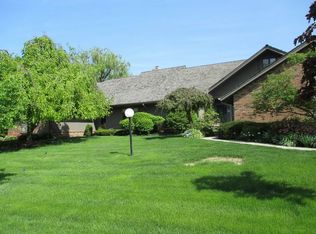 10646 Spring Mill Ln, Perrysburg, OH 43551