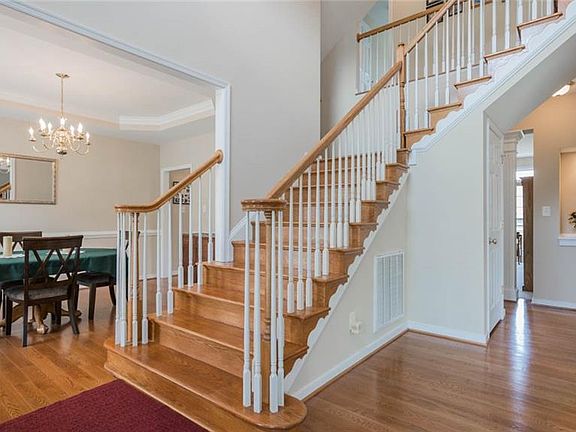 4th image of 6909 Alyssalaine Dr