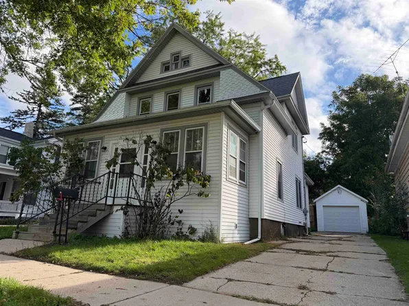 176 N Pearl St, Berlin, WI 54923