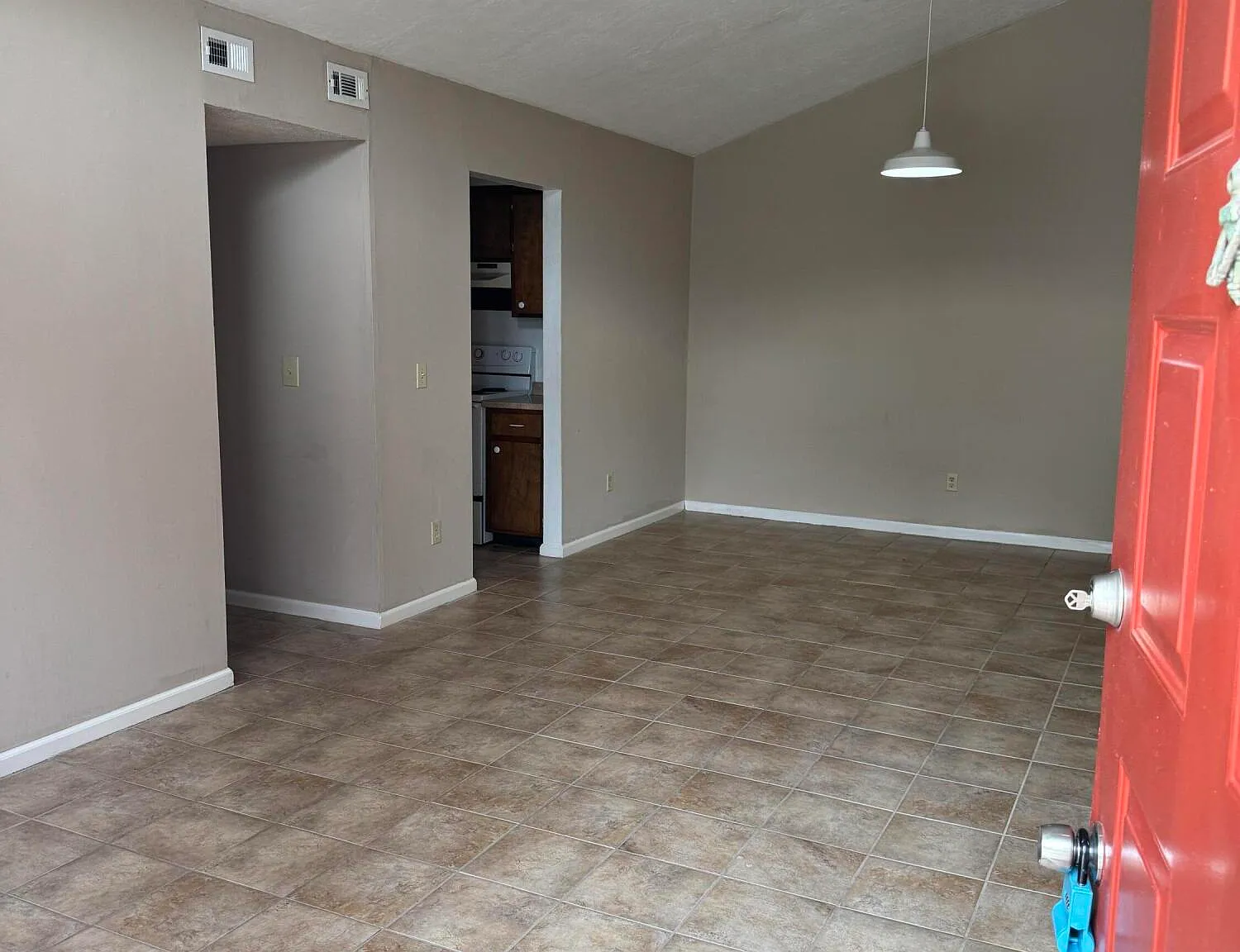 2 bed, 1.0 bath, 864 sqft, $1,000 — Photo 3