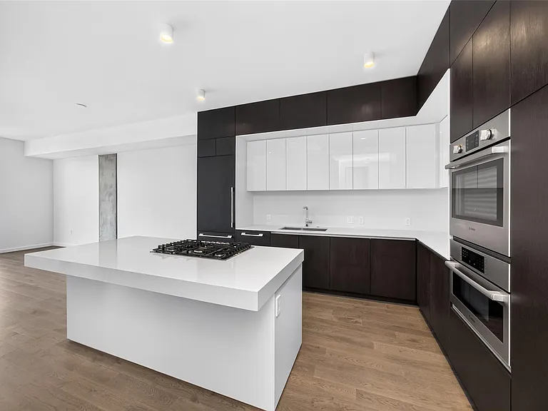 313 W 17th St #1803 — Photo 13