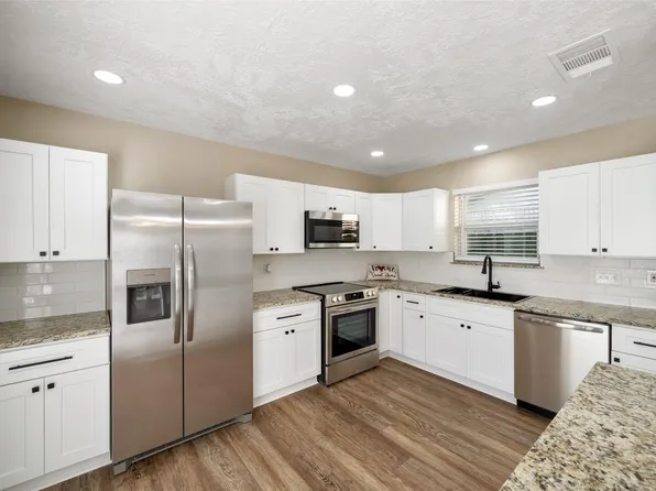 2804 Traveller Dr, League City, TX 77573