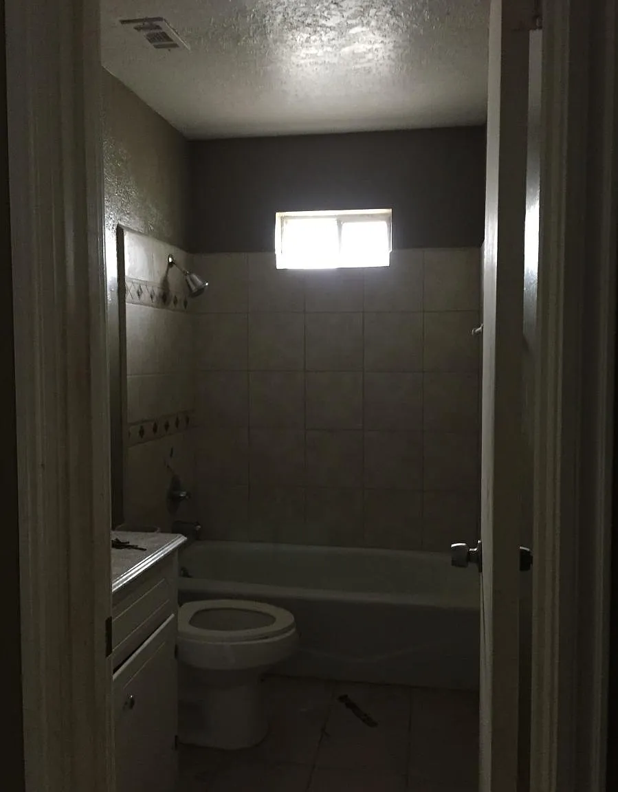 6 bed, 4700 sqft, $2,850 — Photo 2