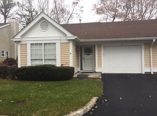 10 Flanders Ct, Ridge, NY 11961