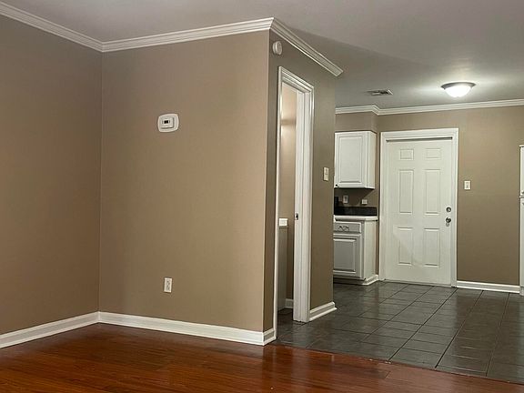 3rd image of 106 S Parkwood Dr #1