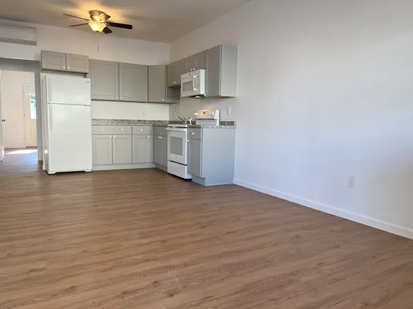 17 Park St, Lee, MA 01238