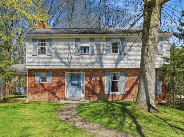 108 Oxbridge Dr, Pittsburgh, PA 15237