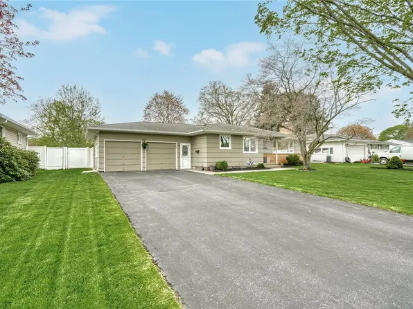 115 Suellen Dr, Rochester, NY 14609