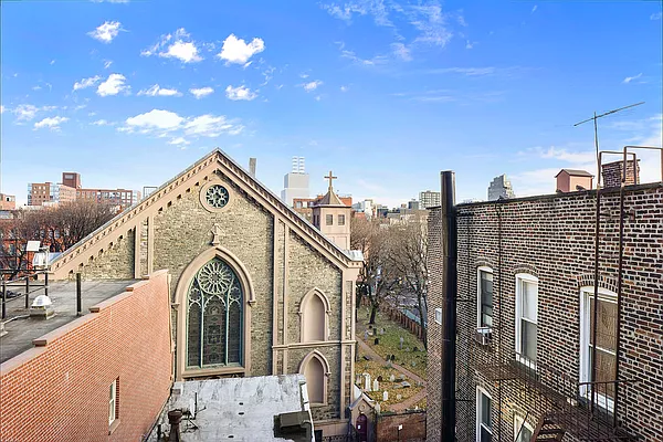 Sold by Corcoran | media 24