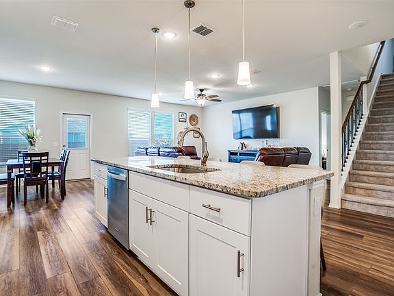 4th image of 809 Indigo Rd