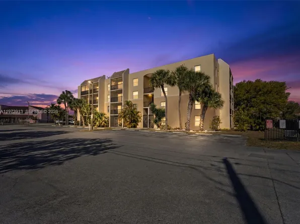8005 Lake Dr APT 408, Doral, FL 33166
