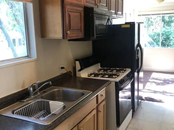 23031 Waters Dr #B, Crestline, CA 92325