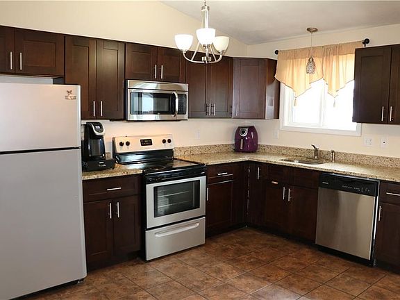 3rd image of 154 Oakdale Ave