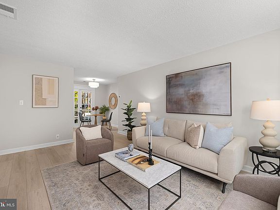 3rd image of 2865 S Buchanan St APT B2