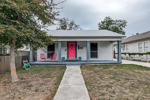 721 Elmwood Dr Photo 1