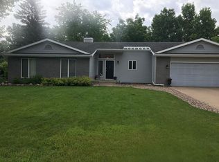 2147 Grand View Blvd, Onalaska, WI 54650