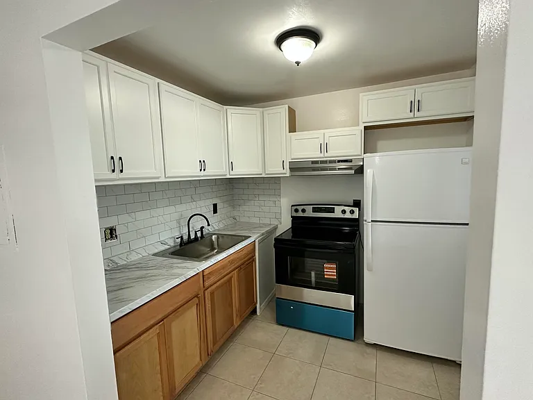 555 Purdy Ln #306 — Photo 7