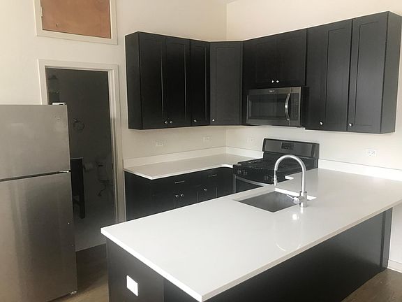 2nd image of 141 S Oak Park Ave #1