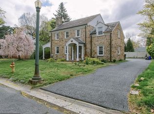 2307 Edgewood Rd, Harrisburg, PA 17104