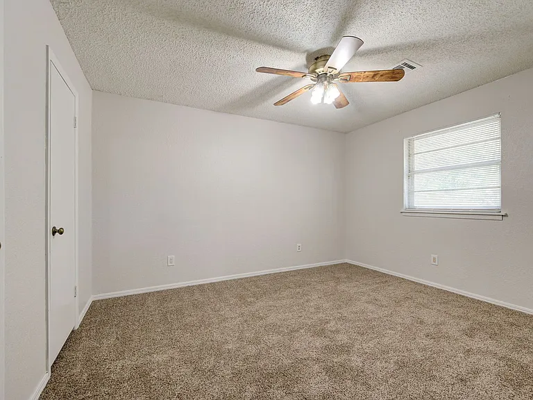 1009 NE 6th St — Photo 21