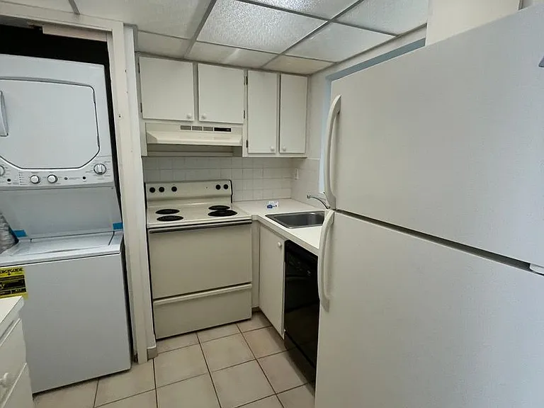 230 Calabria Ave — Photo 11