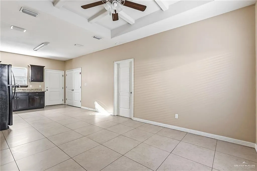 3 bed, 2.0 bath, 1110 sqft, $1,050 — Photo 2