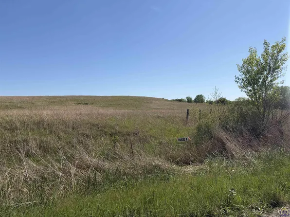 5600 NW 86th St #9, Topeka, KS 66618