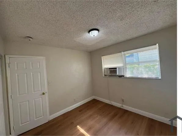 724 SW 7th St APT 1, Dania, FL 33004