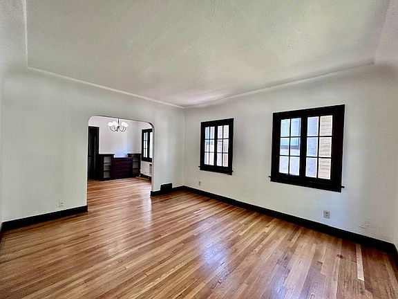 2nd image of 1201 N Columbus Ave
