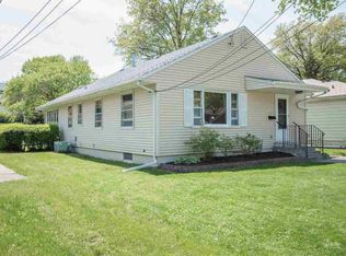 1233 E Dover Ct, Davenport, IA