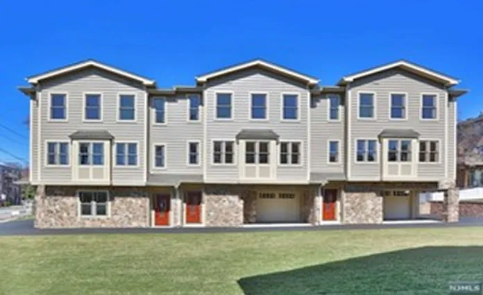 452 Grand Ave #B