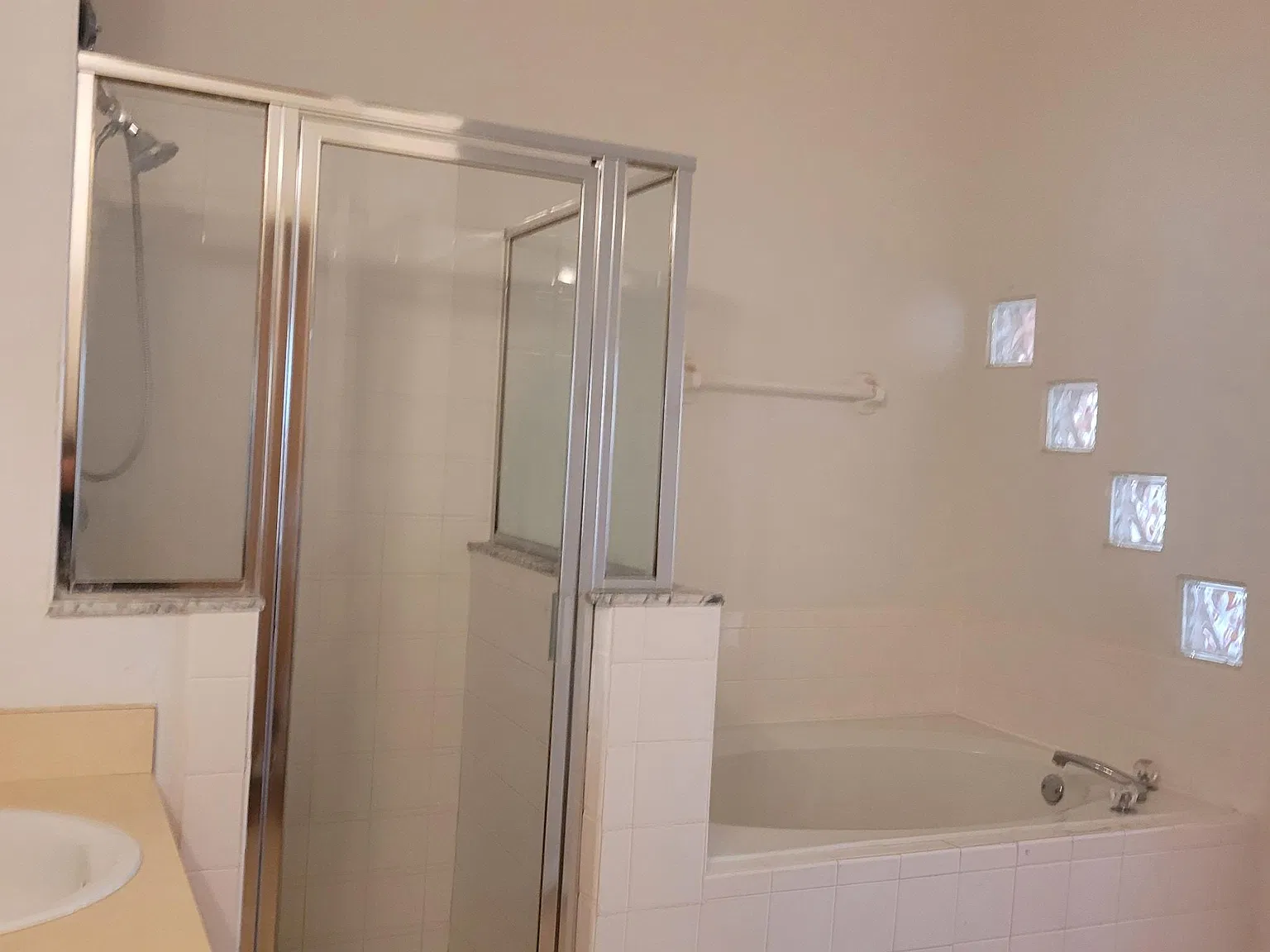 4 bed, 1897 sqft, $2,195 — Photo 2