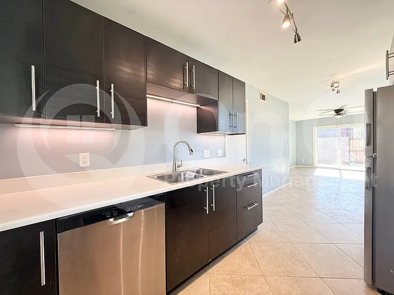 8051 N 32nd Ln — Photo 8