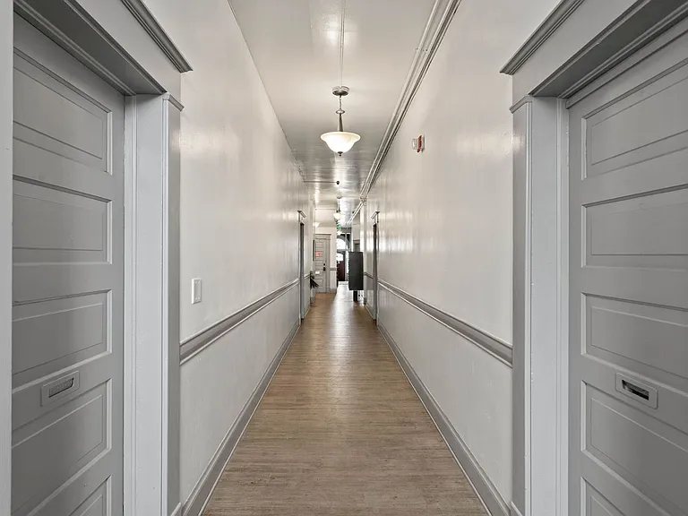 1221 N Monroe St — Photo 14