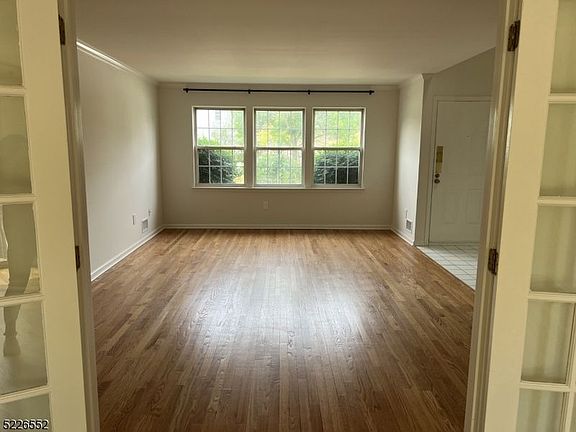 4th image of 248 Harvard Dr