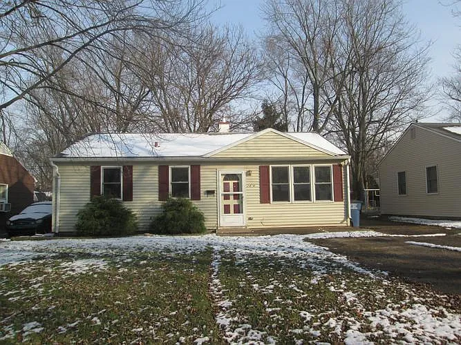 2414 Manhattan St photo 1