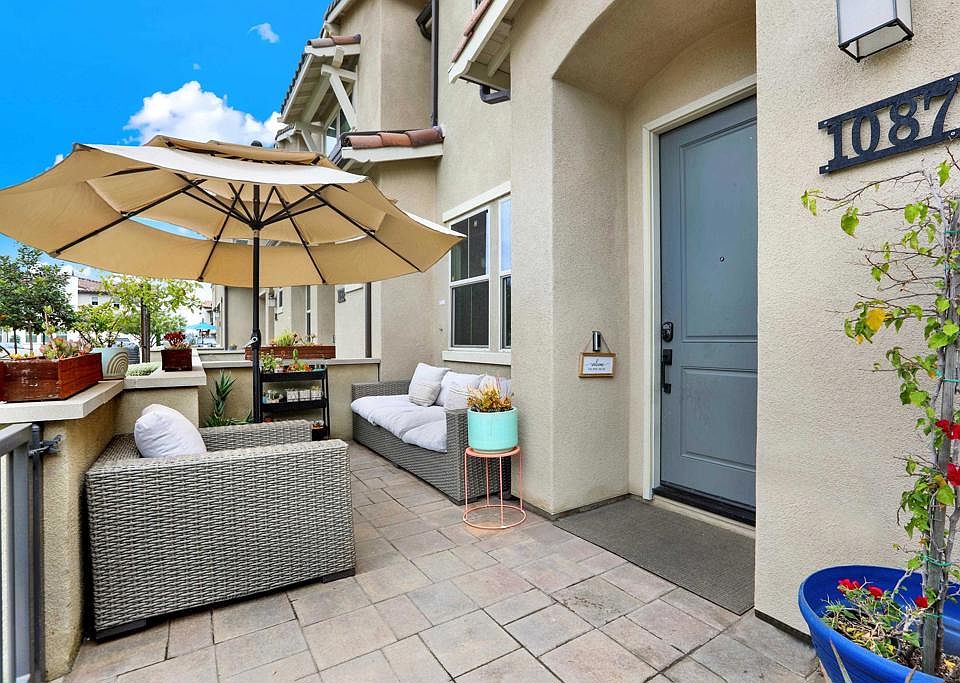 1st image of 1087 Delpy View Point