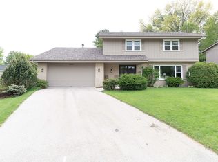5841 Hoylake Dr, Rockford, IL 61107
