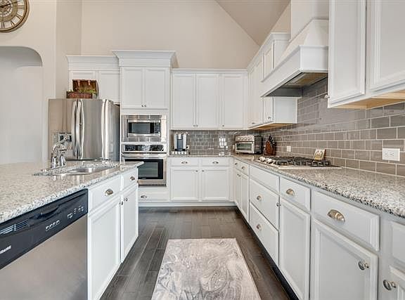 4th image of 709 Lake Sierra Way