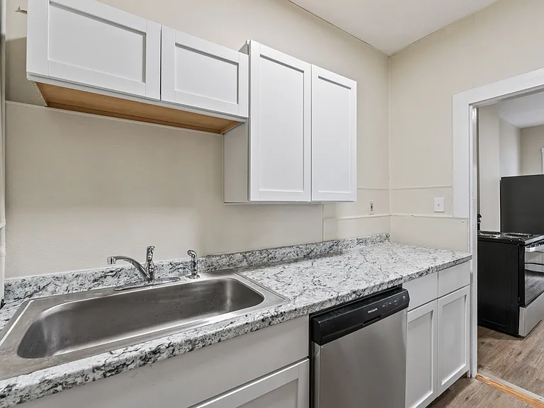 27A Frederic St #B — Photo 4