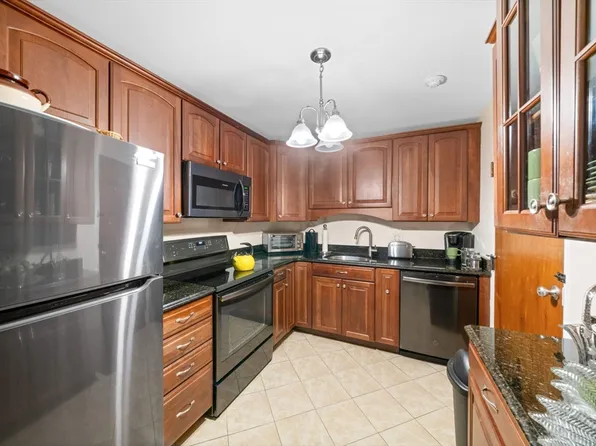 2100 Phillips Rd APT 16, New Bedford, MA 02745