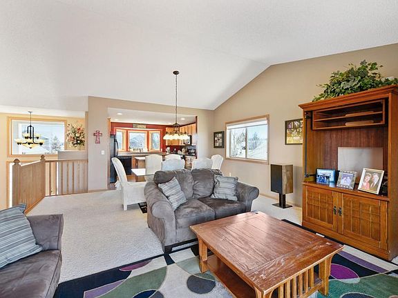 5th image of 460 Garden Dr