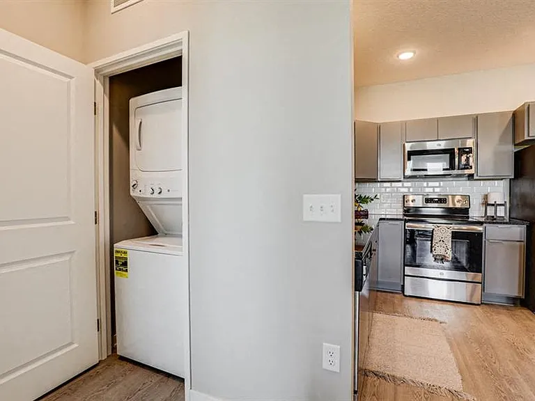 Maven Apartments — Photo 6