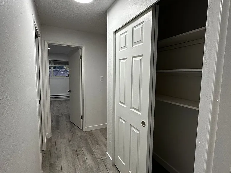 Park Plaza Apartments — Photo 29