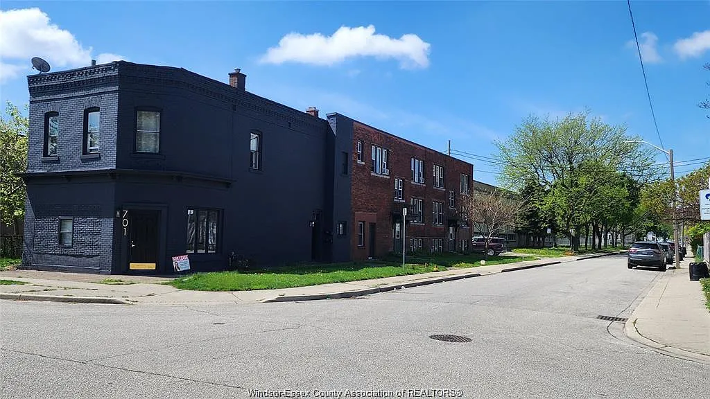 3 bed, $1,900 — Photo 3