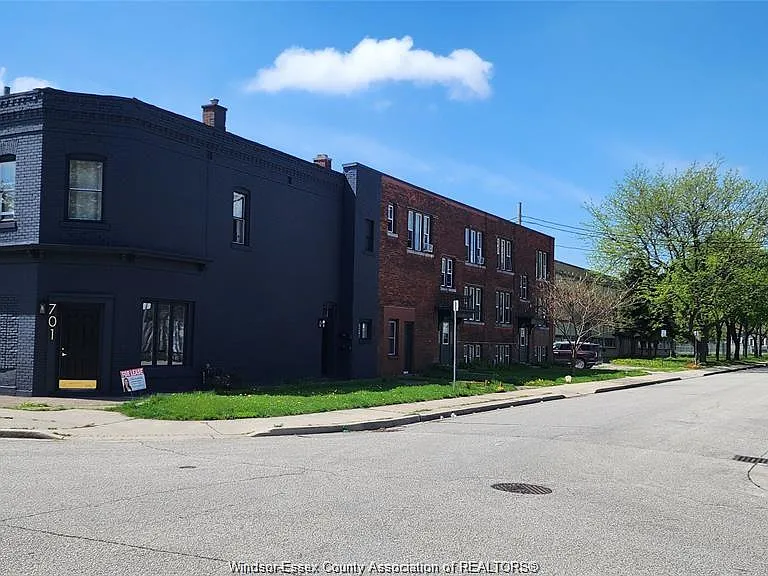 701 Marentette Ave #A — Photo 3