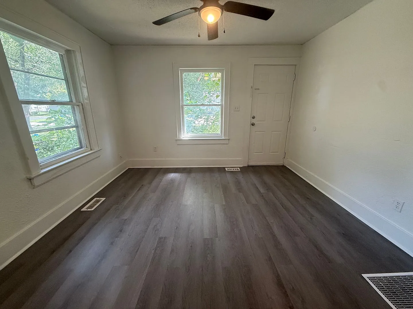 Available now 2 bedroom 1 bath home!! — Photo 3