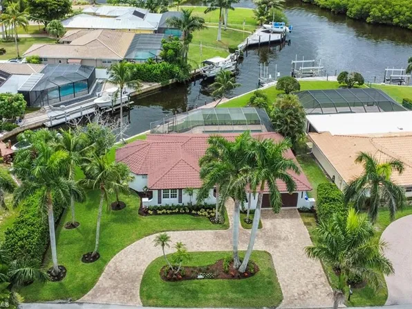 2105 Sheepshead DR, NAPLES, FL 34102