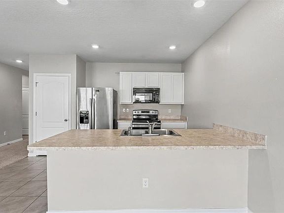 5th image of 524 Burnham Cir