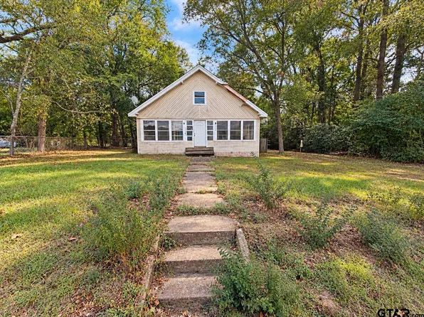 2412 E Houston St, Marshall, TX 75672